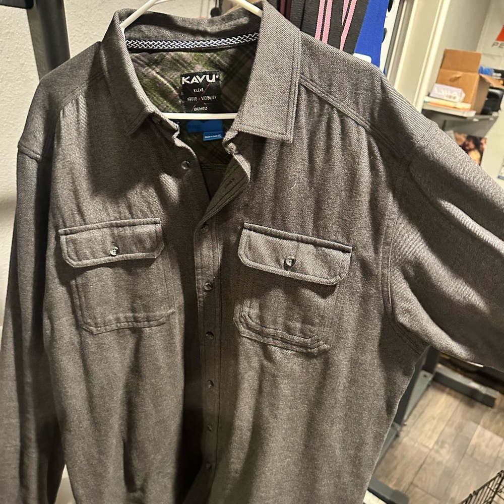 Kavu button up